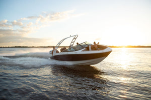 REGAL LX4(24FT) BOAT WITH TRAILER/ HULL STEEL GRAY WITH FLAME RED